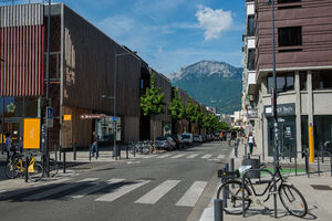 La présence des montagnes dans la ville