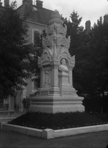 Monument en hommage à Doudart de la Grée (déplacé)