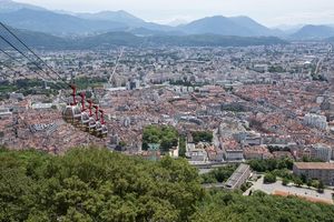 Lecture urbaine depuis le sommet de la Bastille