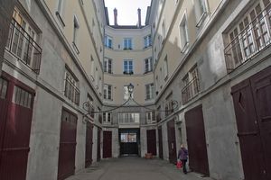 Cour, 2 avenue Félix Viallet